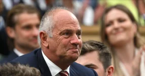 Symptoms of Dupuytren’s contracture as Sir Steve Redgrave 'worries'