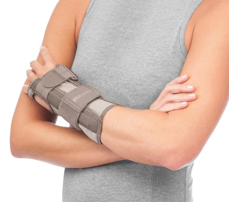 MUELLER Sports Medicine Reversible Wrist Stabilizer with Splint, Wrist...