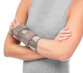 MUELLER Sports Medicine Reversible Wrist Stabilizer with Splint, Wrist…