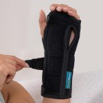 ComfyBrace® Carpal Tunnel Wrist Brace – with Splint and Palm Cushion -…