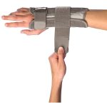 MUELLER Sports Medicine Reversible Wrist Stabilizer with Splint, Wrist…